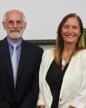 Rochelle Seitz (R) with VIMS Dean & Director John Wells following the VIMS Awards Ceremony. © C. Katella/VIMS.